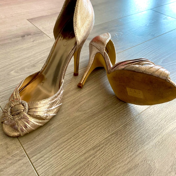 Heels - Picture 1 of 2